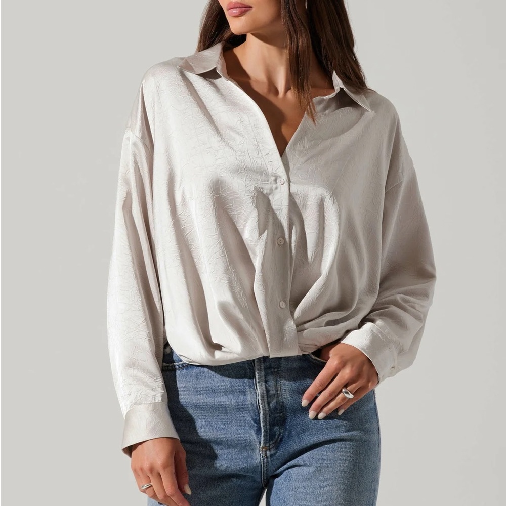 ASTR the label silk button down shirt